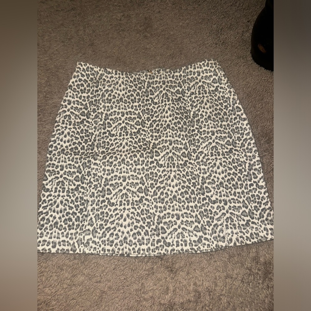 Chic Leopard Print Pencil Skirt